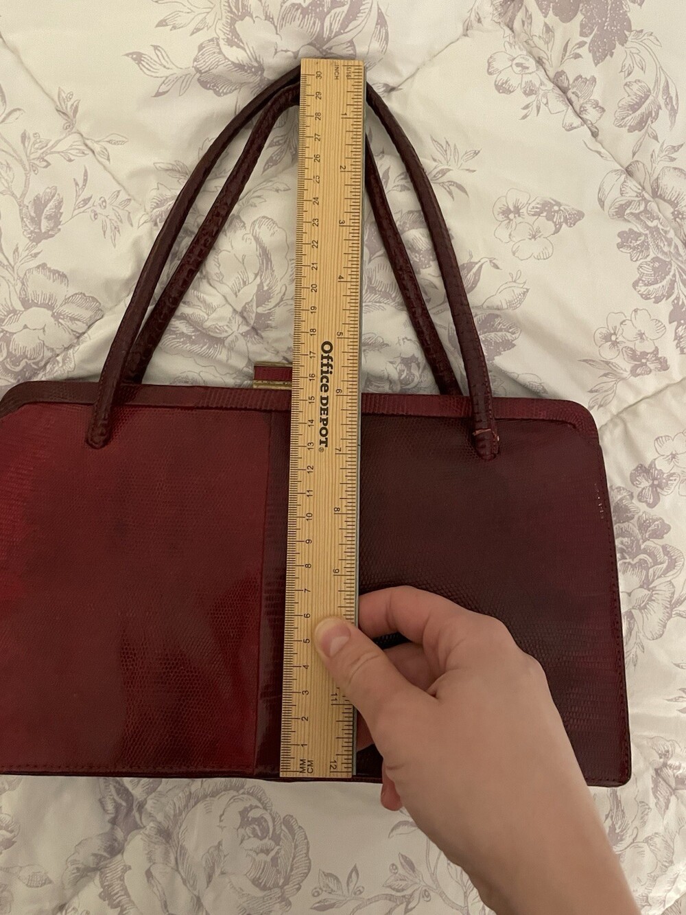 Vintage 1960s est Burgundy Lizard Skin Handbag Gold Clasp Double Handle Purse - Picture 10 of 10